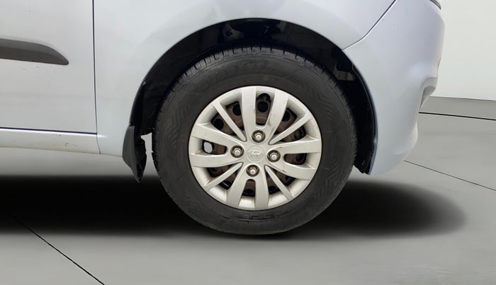 2013 Hyundai i10 MAGNA 1.1, CNG, Manual, 71,558 km, Right Front Wheel