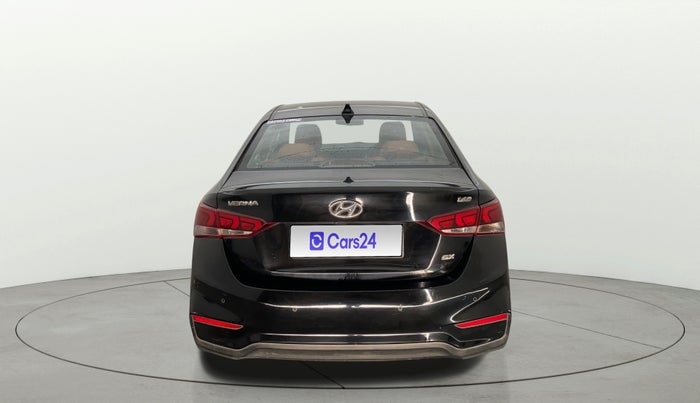 2018 Hyundai Verna 1.6 SX (O) CRDI MT, Diesel, Manual, 1,34,560 km, Back/Rear