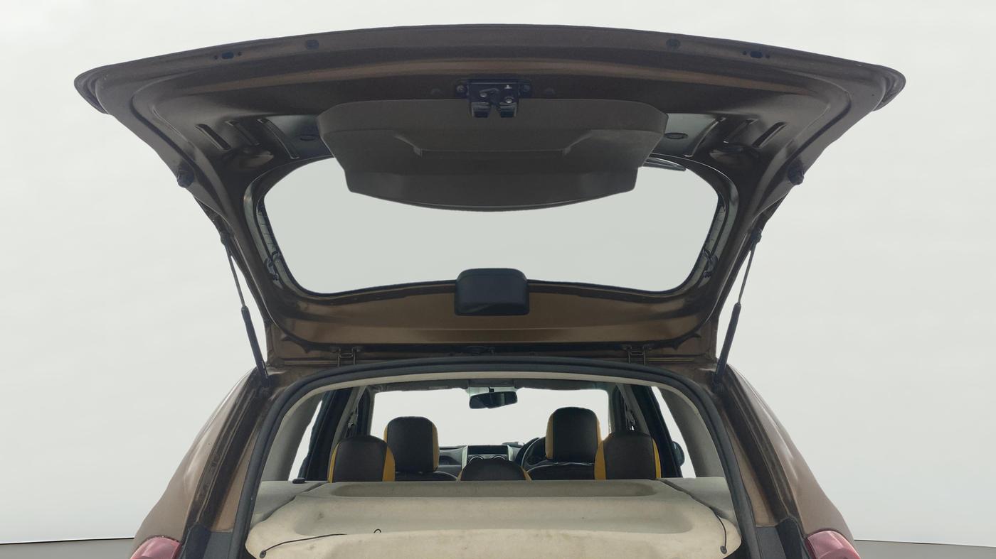 2018 Renault Duster RXS CVT, Petrol, Automatic, 98,904 km, Boot Door Open