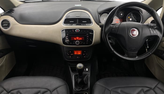 2015 Fiat Punto EVO EMOTION 1.3 MULTIJET, Diesel, Manual, 1,30,380 km, Dashboard