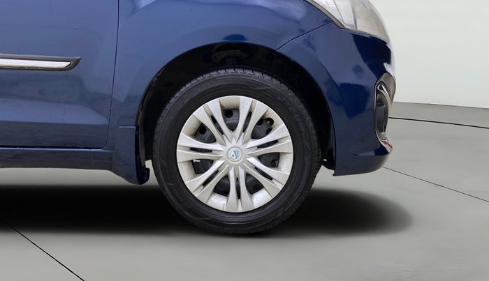 2016 Maruti Ertiga VXI CNG, CNG, Manual, 97,023 km, Right Front Wheel