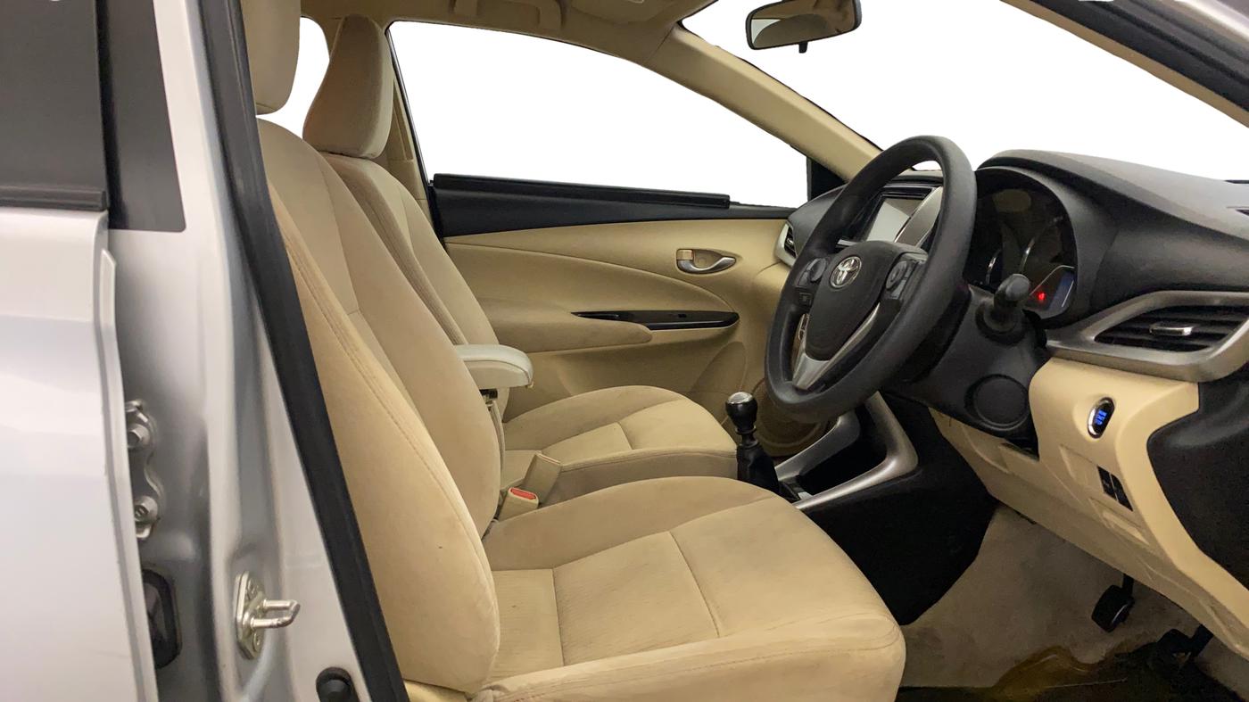 2020 Toyota YARIS G MT, Petrol, Manual, 50 km, Right Side Front Door Cabin