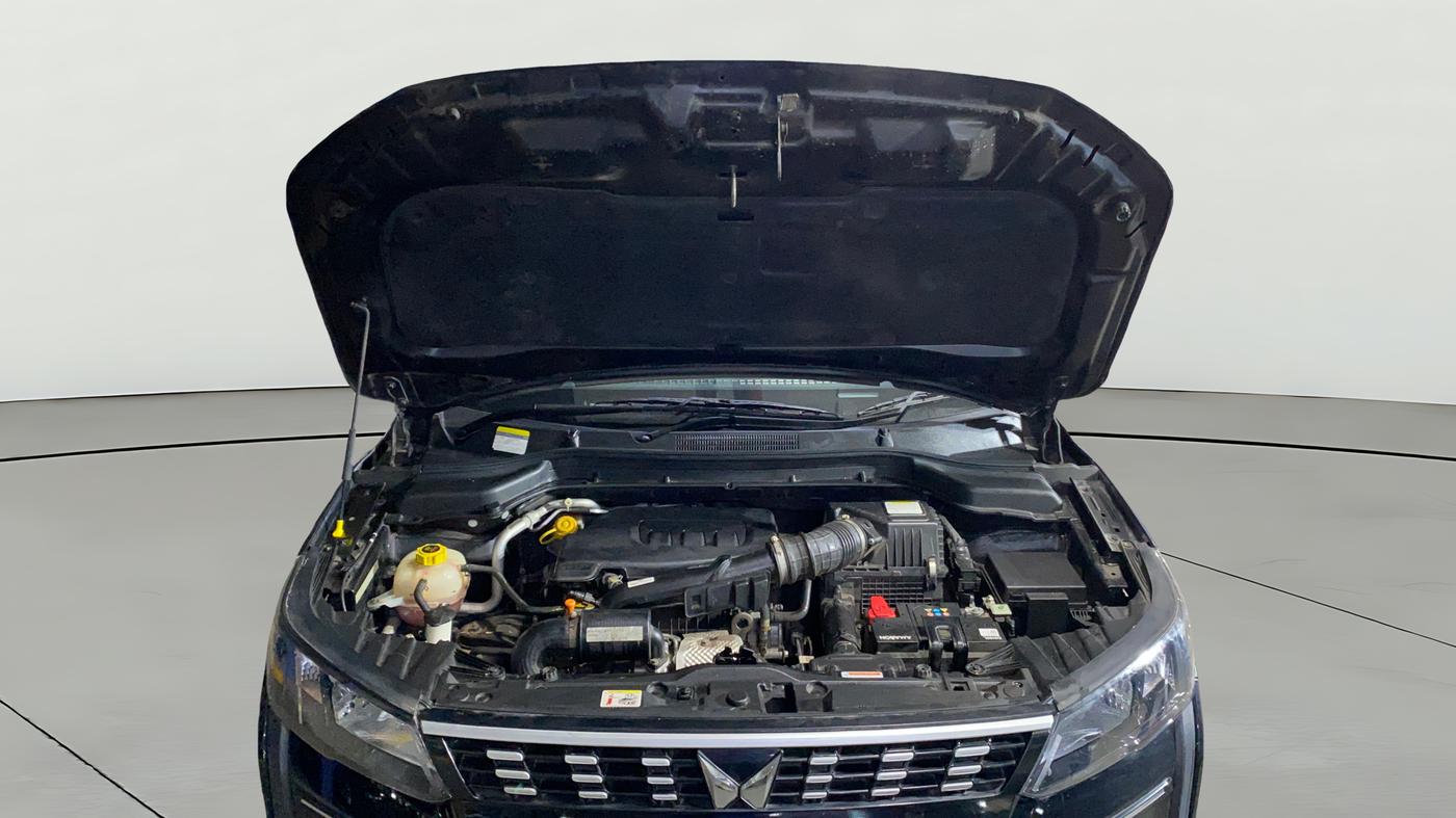 2023 Mahindra XUV300 W6 1.2 PETROL, Petrol, Manual, 8,518 km, Open Bonet