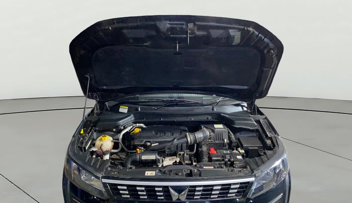 2023 Mahindra XUV300 W6 1.2 PETROL, Petrol, Manual, 8,518 km, Open Bonet