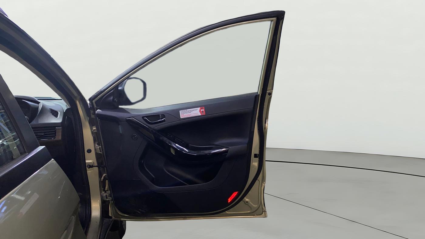 2022 Tata NEXON XZA PLUS (PREMIUM) KAZIRANGA PETROL, Petrol, Automatic, 7,002 km, RHS Front Door