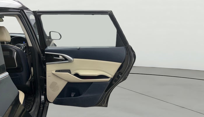 2022 KIA CARENS LUXURY PLUS 1.4 PETROL DCT 7 STR, Petrol, Automatic, 63,035 km, RHS Rear Door