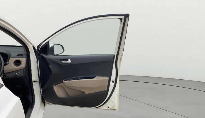 2017 Hyundai Xcent SX 1.2, CNG, Manual, 78,345 km, RHS Front Door