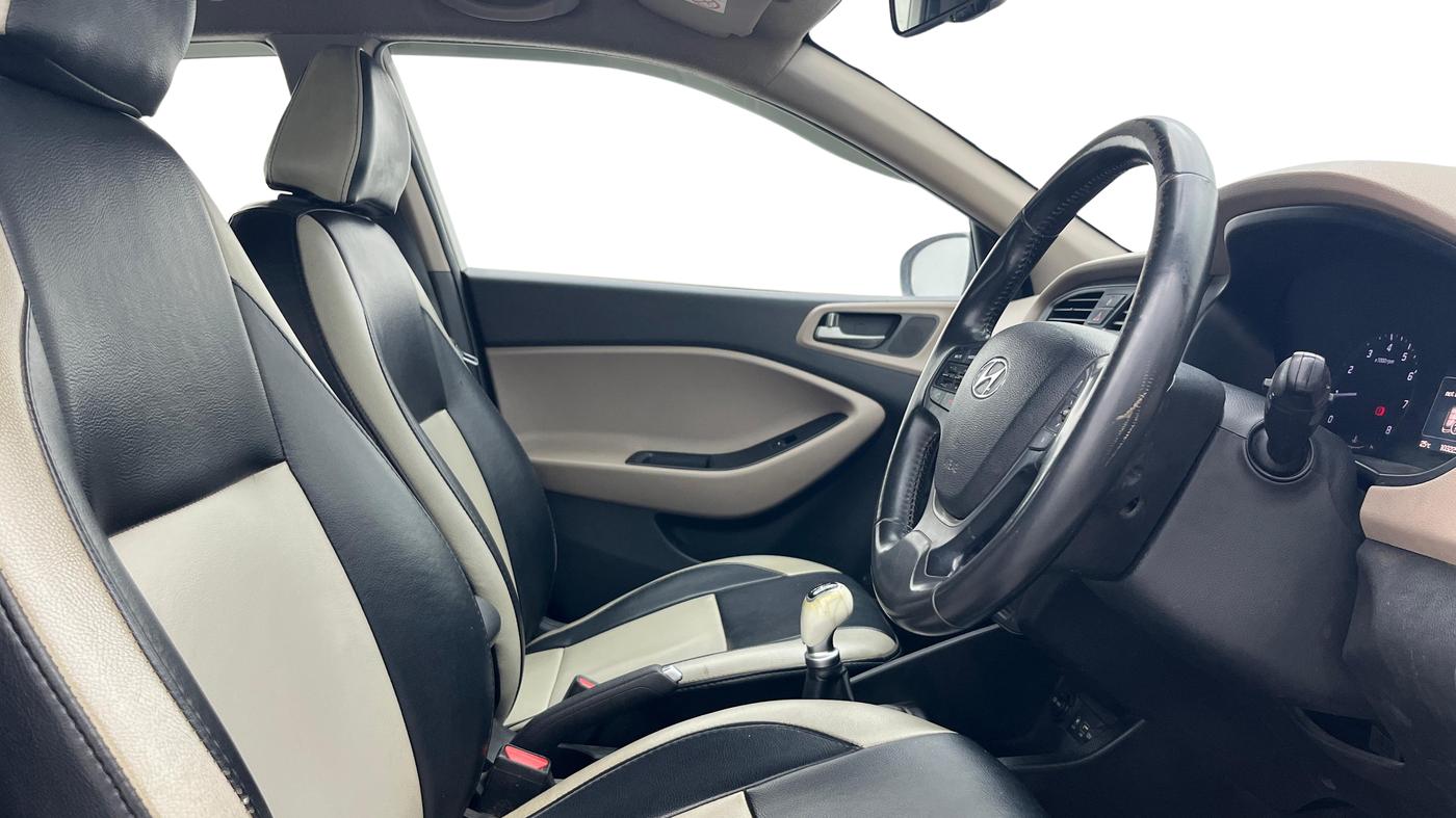 2015 Hyundai Elite i20 ASTA 1.2, Petrol, Manual, 1,03,321 km, Right Side Front Door Cabin