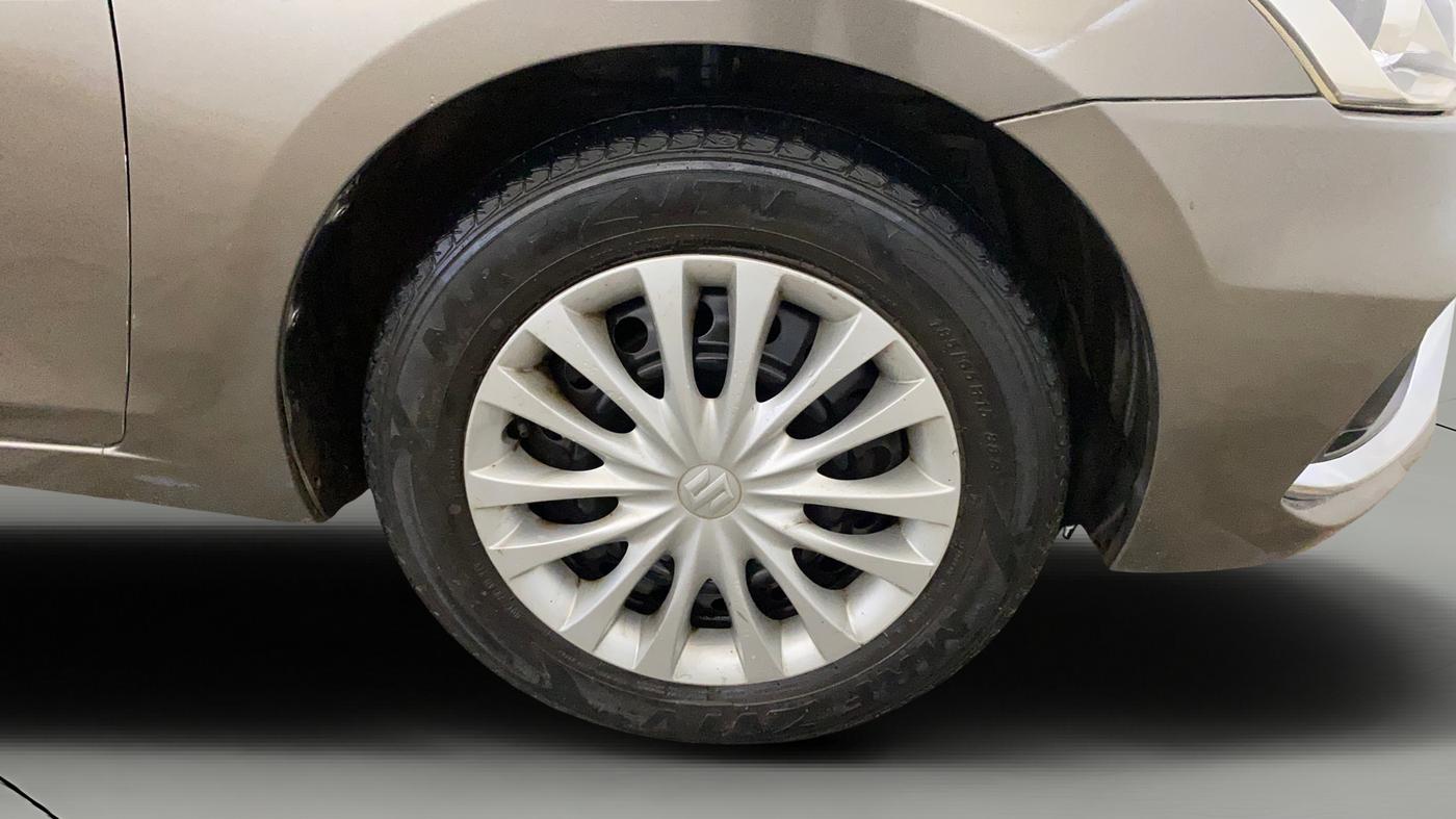 2018 Maruti Ciaz DELTA 1.5 SHVS MT PETROL, Petrol, Manual, 39,867 km, Right Front Wheel