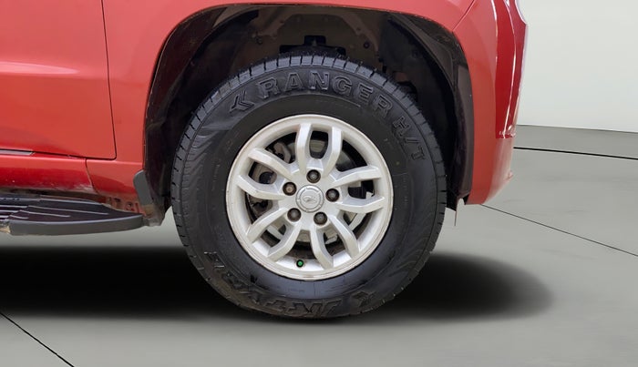 2017 Mahindra TUV300 T8 AMT, Diesel, Automatic, 1,35,545 km, Right Front Wheel