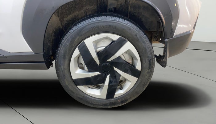 2022 Nissan MAGNITE XE, Petrol, Manual, 30,713 km, Left Rear Wheel