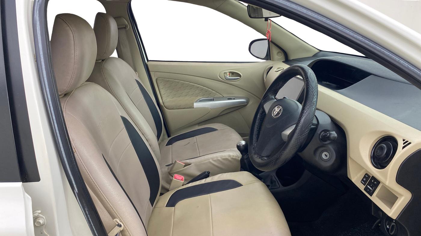2019 Toyota Etios Liva V, CNG, Manual, 88,857 km, Right Side Front Door Cabin