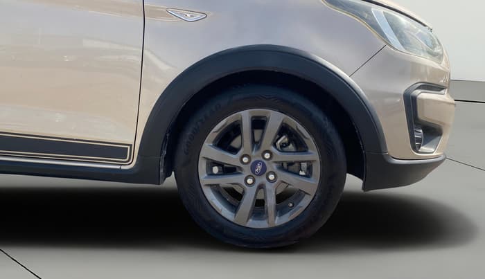 2018 Ford FREESTYLE TITANIUM PLUS 1.2 PETROL, Petrol, Manual, 1,36,610 km, Right Front Wheel