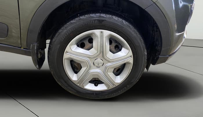 2022 Tata NEXON XM PETROL, CNG, Manual, 58,392 km, Right Front Wheel