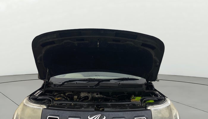 2017 Mahindra TUV300 T8, Diesel, Manual, 1,13,073 km, Open Bonet