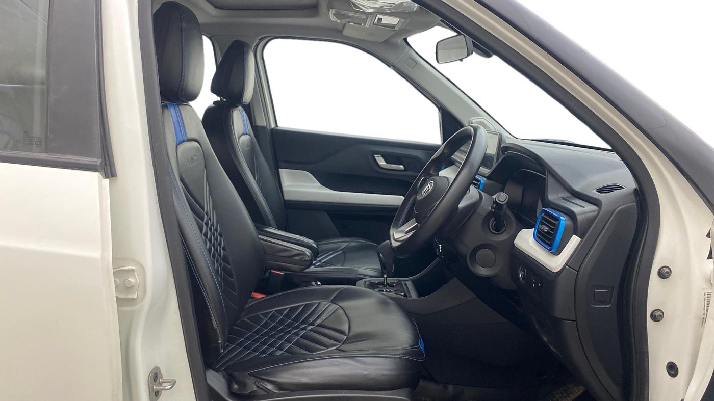 2023 Tata PUNCH Creative Dual Tone AMT Sunroof , Petrol, Automatic, 28,456 km, Right Side Front Door Cabin