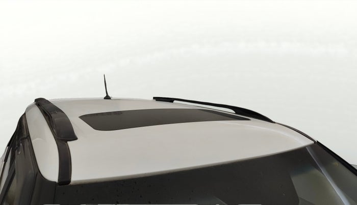 2024 Mahindra XUV300 W8 1.2 PETROL, Petrol, Manual, 29,360 km, Roof