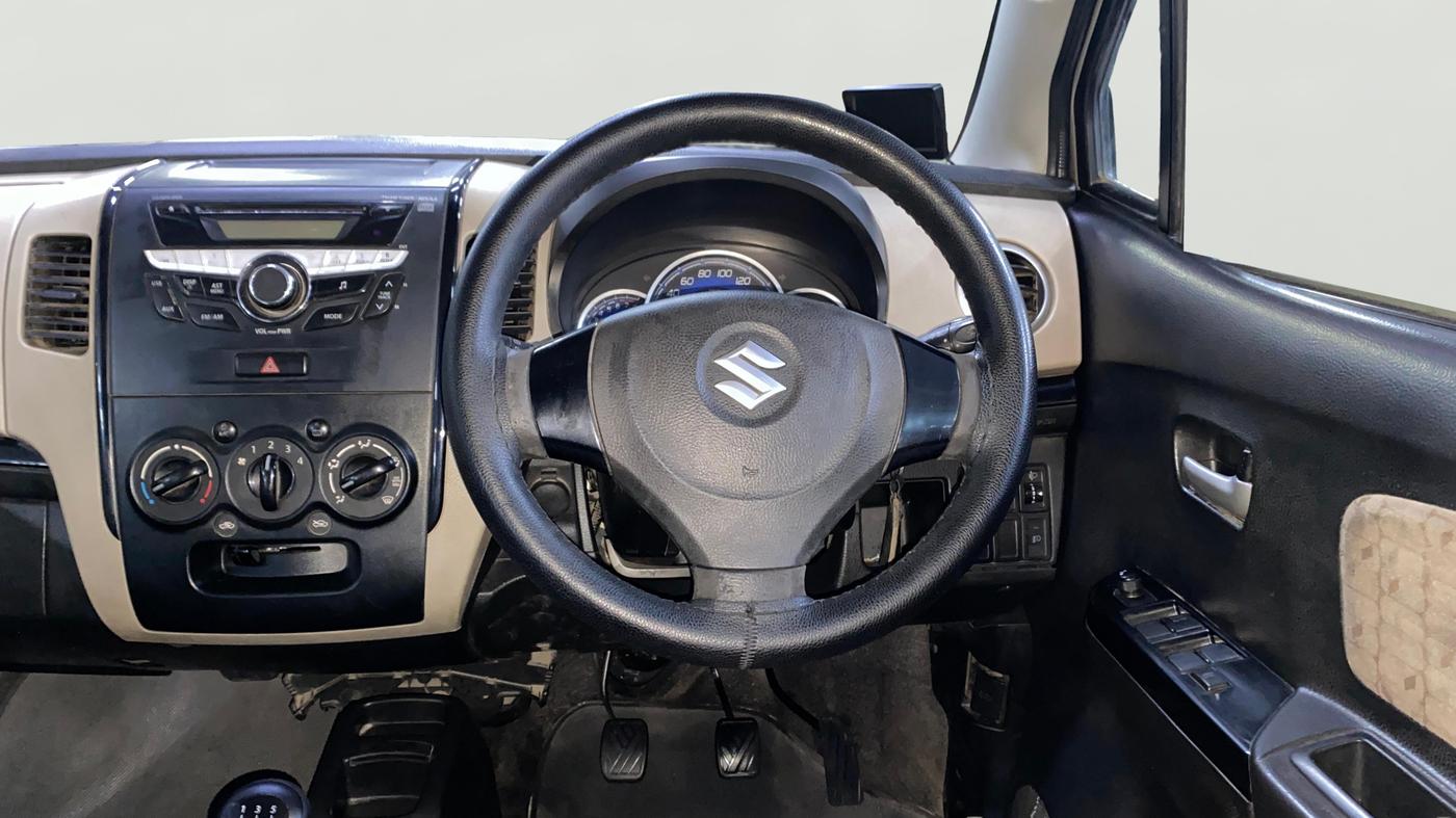 2017 Maruti Wagon R 1.0 VXI, Petrol, Manual, 80,616 km, Steering Wheel Close Up