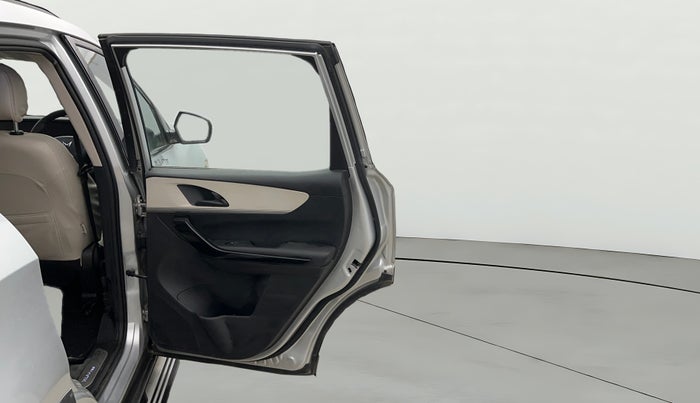 2022 Mahindra XUV700 AX 5 D AT 7 STR, Diesel, Automatic, 65,725 km, RHS Rear Door