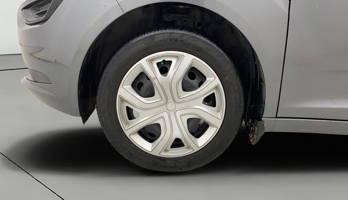 2024 Tata ALTROZ XM PLUS CNG, CNG, Manual, 28,896 km, Left Front Wheel