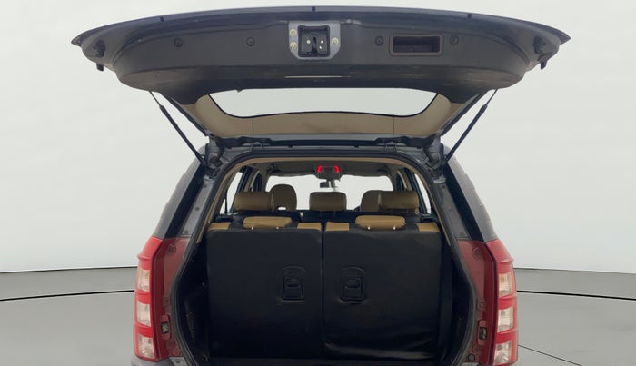 2014 Mahindra XUV500 W8, Diesel, Manual, 1,21,366 km, Boot Door Open