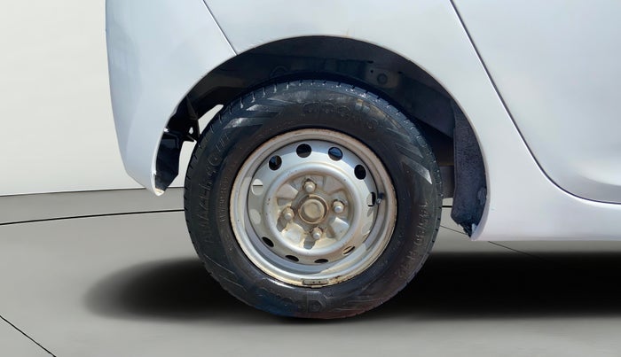 2013 Hyundai Eon MAGNA +, Petrol, Manual, 1,36,525 km, Right Rear Wheel