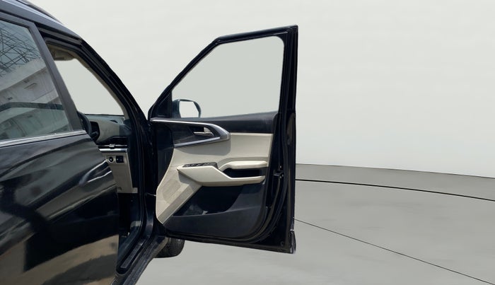 2022 KIA CARENS PRESTIGE PLUS 1.4 PETROL 7 STR, Petrol, Manual, 61,979 km, RHS Front Door