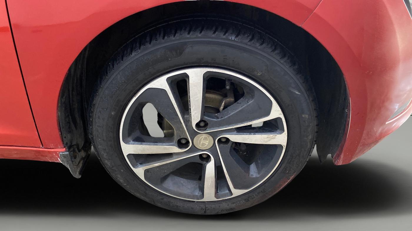 2020 Tata ALTROZ XZ PETROL, Petrol, Manual, 96,009 km, Right Front Wheel