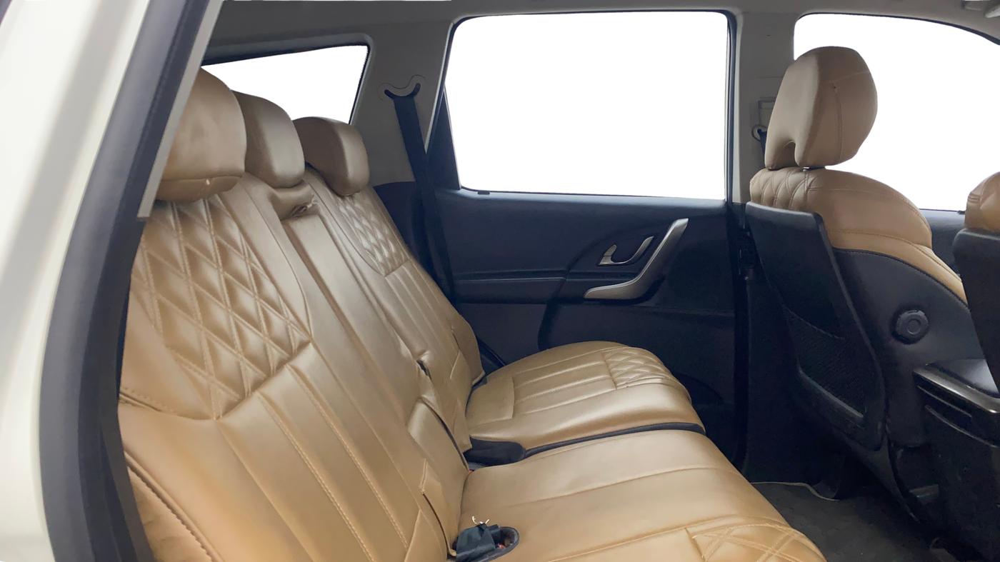 2020 Mahindra XUV500 W9, Diesel, Manual, 78,213 km, Right Side Rear Door Cabin