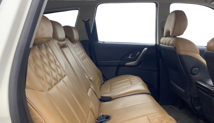 2020 Mahindra XUV500 W9, Diesel, Manual, 78,213 km, Right Side Rear Door Cabin