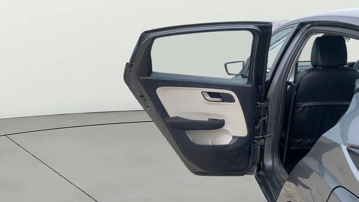 2022 Tata ALTROZ XZ PETROL, Petrol, Manual, 29,714 km, LHS Rear Door