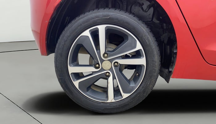 2020 Tata ALTROZ XZ PETROL, Petrol, Manual, 53,259 km, Right Rear Wheel