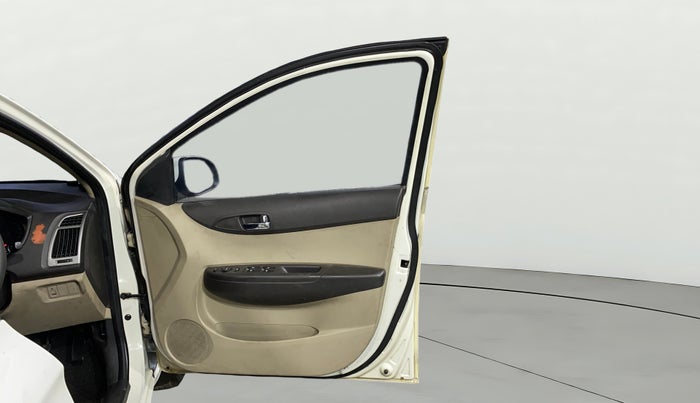 2013 Hyundai i20 ASTA 1.4 CRDI, Diesel, Manual, 1,10,731 km, RHS Front Door