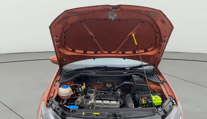 2015 Volkswagen Polo HIGHLINE1.2L, Petrol, Manual, 34,082 km, Open Bonet