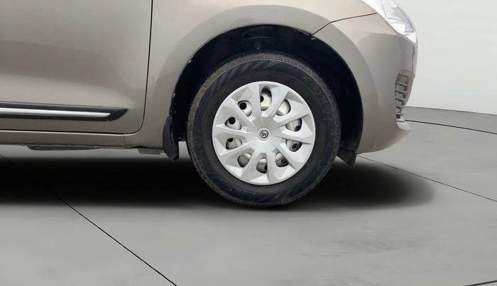 2021 Maruti Swift LXI, Petrol, Manual, 50,855 km, Right Front Wheel