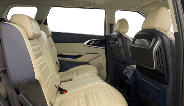 2022 KIA CARENS LUXURY PLUS 1.4 PETROL DCT 7 STR, Petrol, Automatic, 82,165 km, Right Side Rear Door Cabin