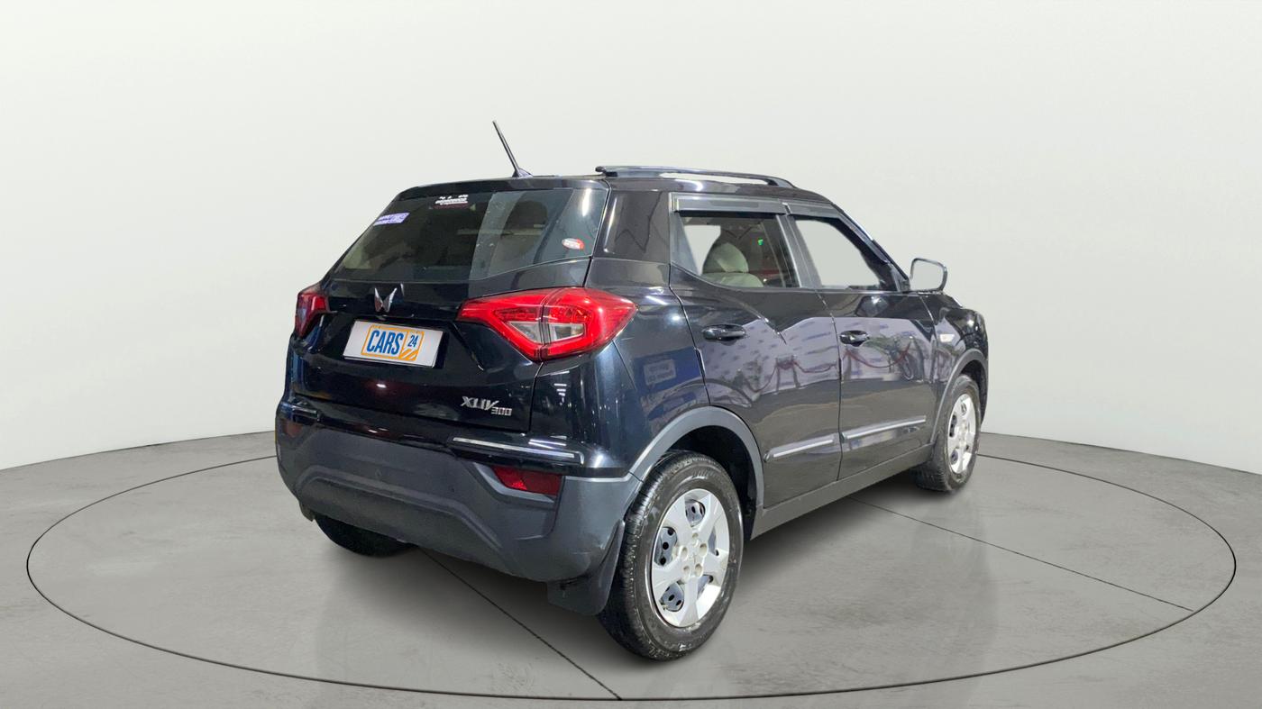 2023 Mahindra XUV300 W6 1.2 PETROL, Petrol, Manual, 8,518 km, Right Back Diagonal