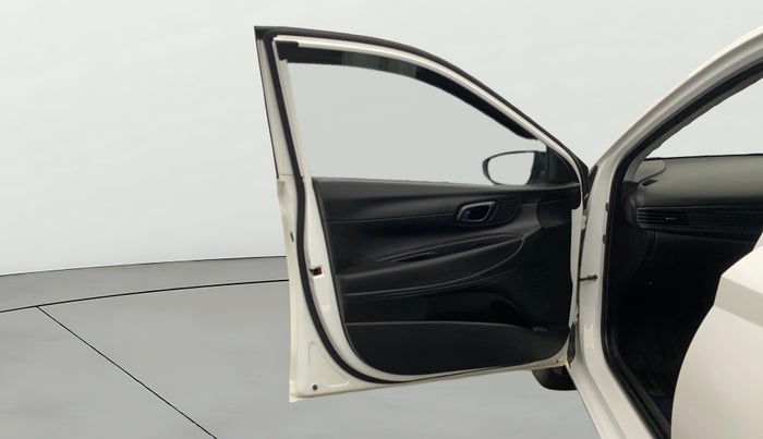 2023 Hyundai NEW I20 MAGNA 1.2 MT, Petrol, Manual, 27,146 km, LHS Front Door