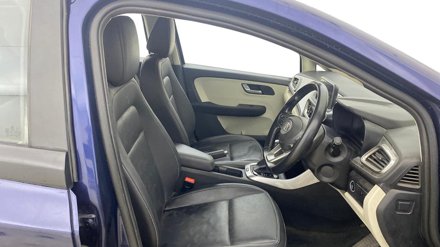 2022 Tata ALTROZ XZA PLUS, Petrol, Automatic, 31,066 km, Right Side Front Door Cabin