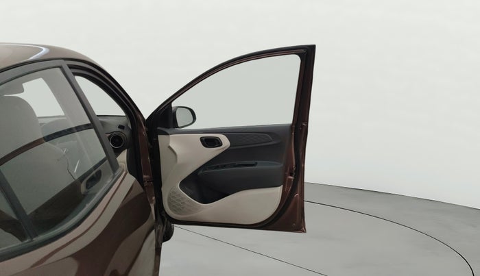 2022 Hyundai AURA S 1.2 CNG, CNG, Manual, 27,951 km, RHS Front Door