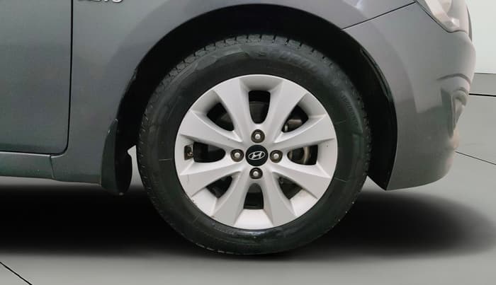 2016 Hyundai Verna 1.6 VTVT S AT, Petrol, Automatic, 80,249 km, Right Front Wheel