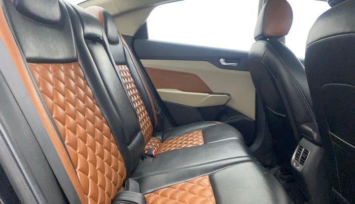 2017 Hyundai Verna 1.6 CRDI SX + AT, Diesel, Automatic, 1,14,826 km, Right Side Rear Door Cabin