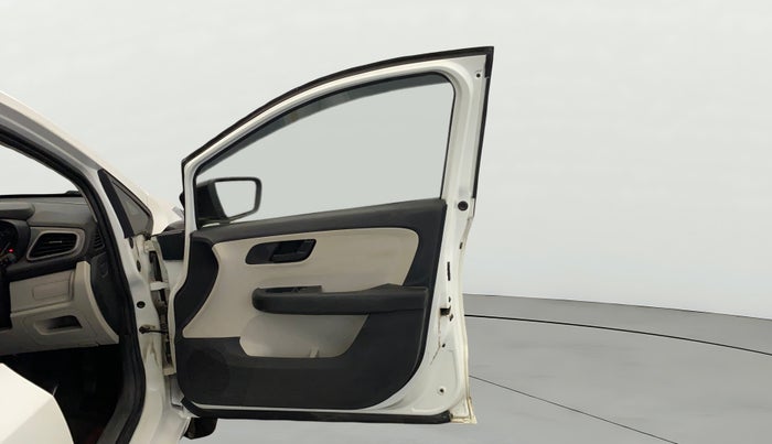 2022 Tata ALTROZ XE PLUS PETROL, Petrol, Manual, 39,528 km, RHS Front Door