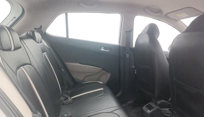 2017 Hyundai Grand i10 SPORTZ (O) 1.2 KAPPA VTVT, Petrol, Manual, 36,753 km, Right Side Rear Door Cabin