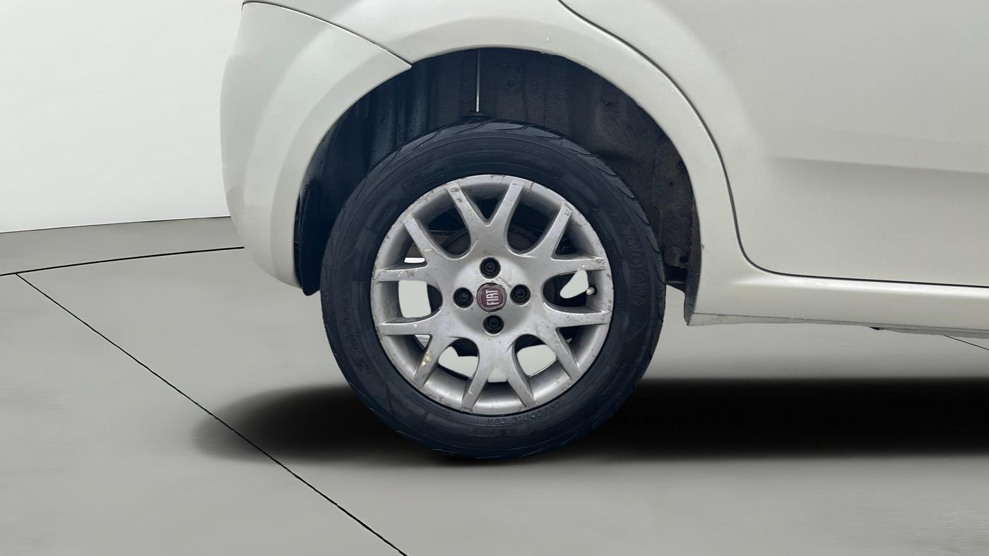 2013 Fiat Grand Punto Emotion 1.3, Diesel, Manual, 1,05,831 km, Right Rear Wheel
