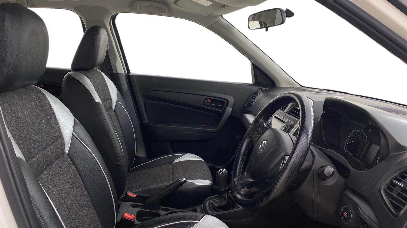 2022 Maruti Vitara Brezza VXI, Petrol, Manual, 1,23,572 km, Right Side Front Door Cabin
