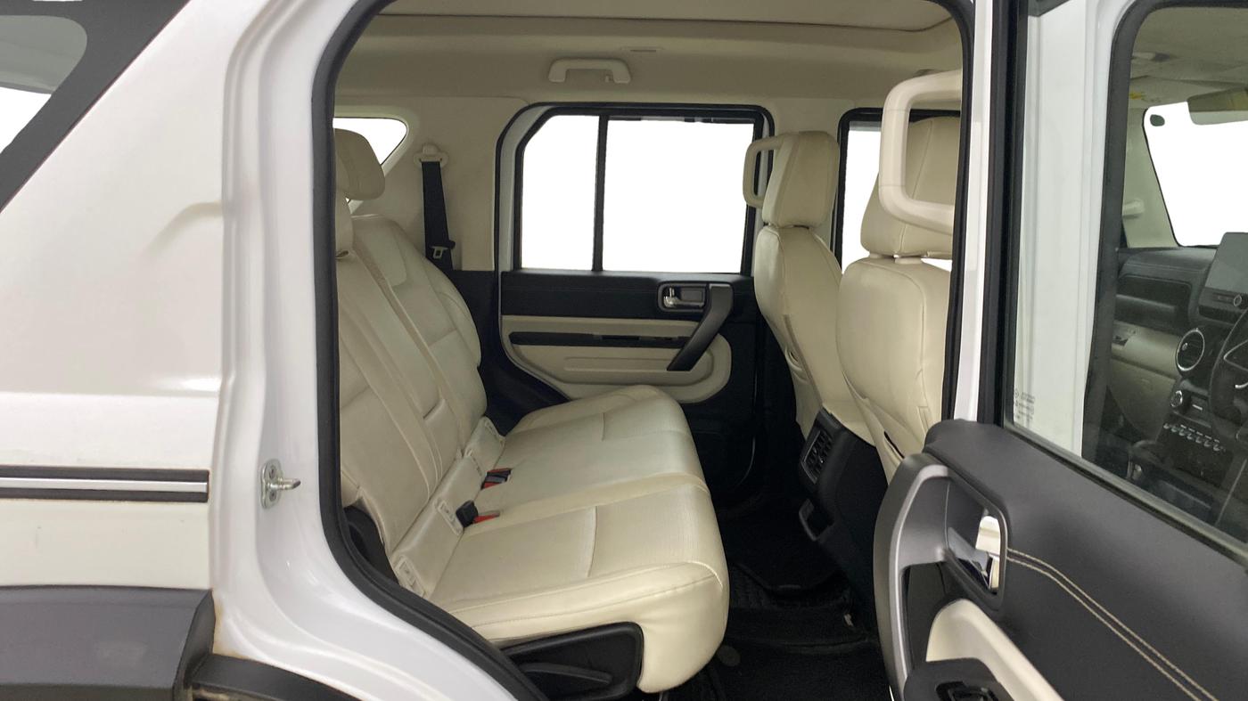 2025 Mahindra Thar Roxx  AX7 L Petrol AT 2WD, Petrol, Automatic, 29,898 km, Right Side Rear Door Cabin