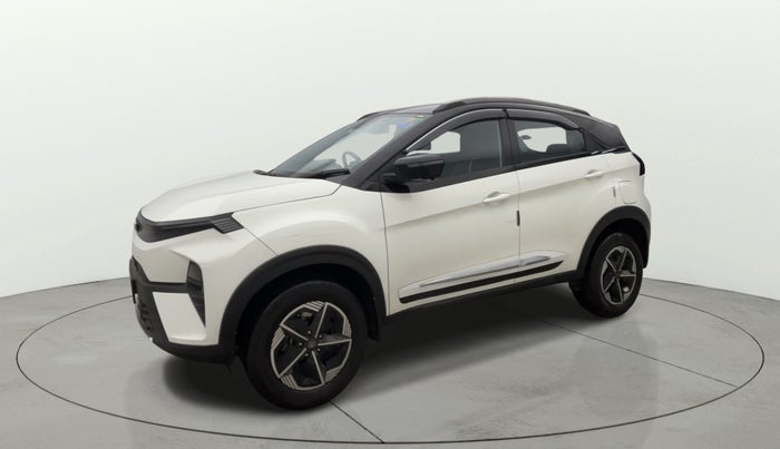 2023 Tata NEXON FEARLESS DUAL TONE 1.2 PETROL, Petrol, Manual, 5,562 km, Left Front Diagonal