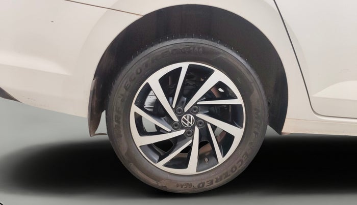 2022 Volkswagen VIRTUS TOPLINE TSI 1.0 AT, Petrol, Automatic, 11,979 km, Right Rear Wheel