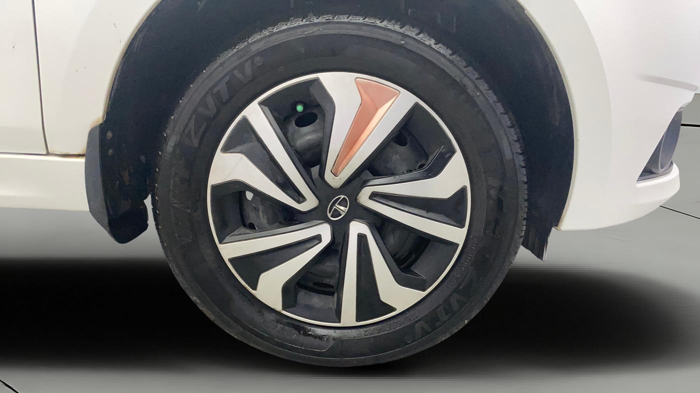 2017 Tata Tiago WIZZ EDITION PETROL, Petrol, Manual, 41,939 km, Right Front Wheel